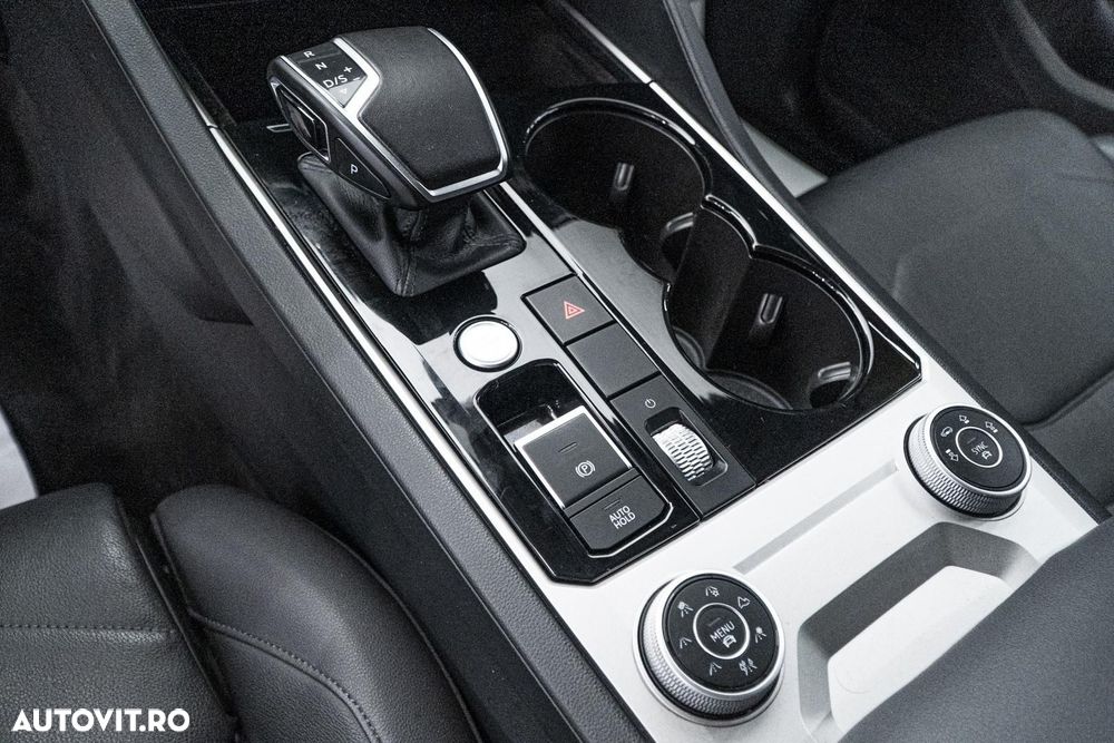 Volkswagen Touareg V6 TDI 4MOTION Elegance - 12