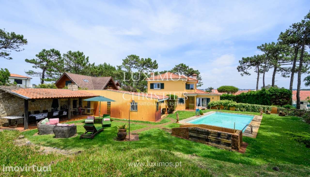 Moradia V4 com piscina e jardim, à venda, em Esmoriz - Grande imagem: 2/25