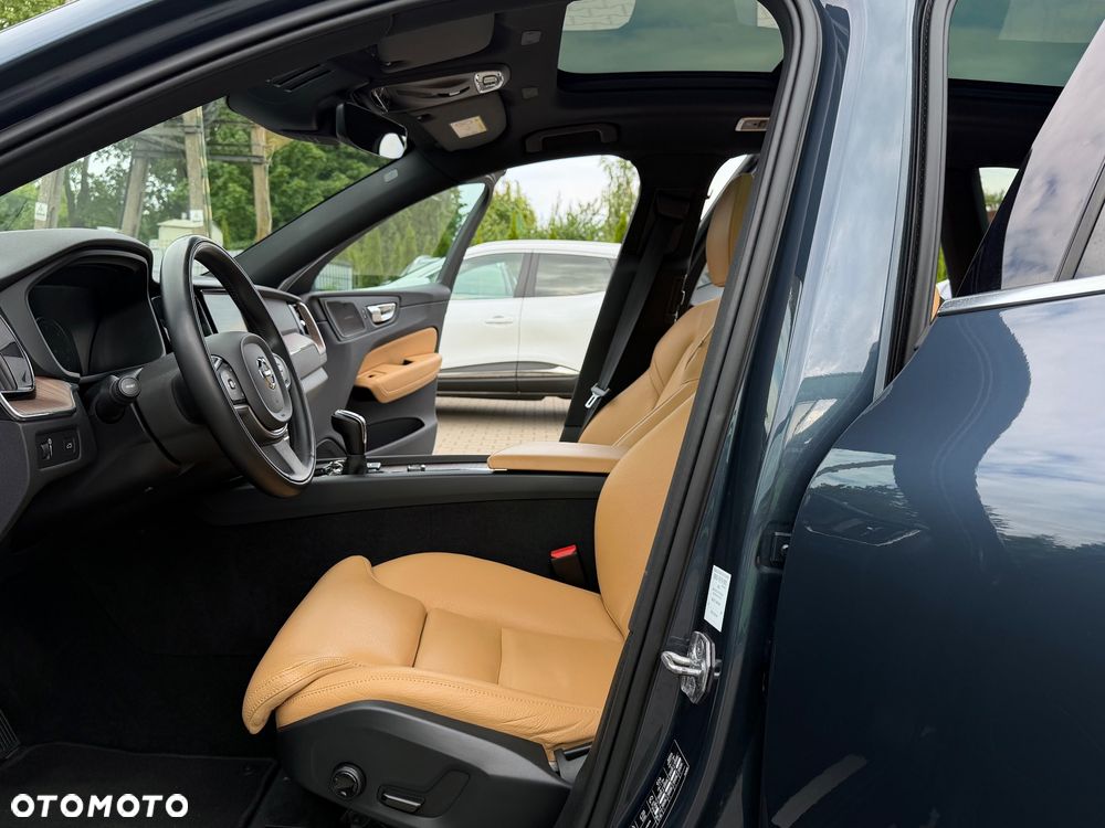 Volvo XC 60 D4 Momentum Pro - 34