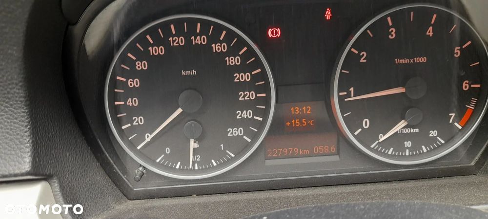 BMW Seria 3 318i - 4