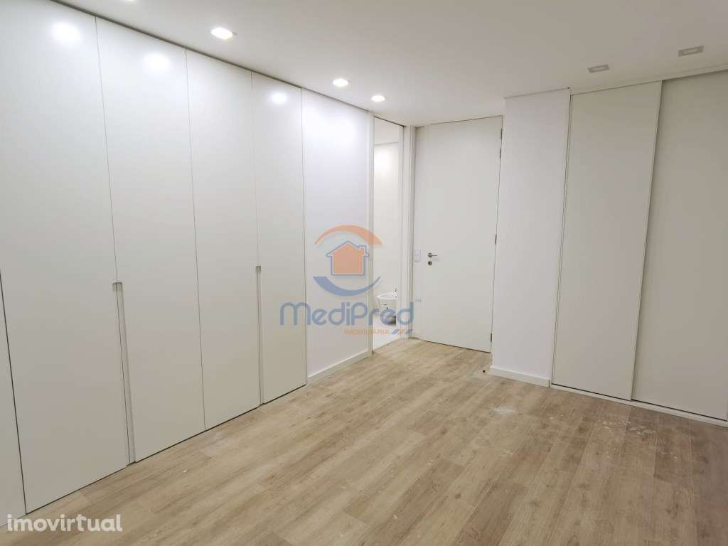 Apartamento T2 NOVO c/ 2 Varandas e BOX | Santo António dos Cavalei... - Grande imagem: 4/41