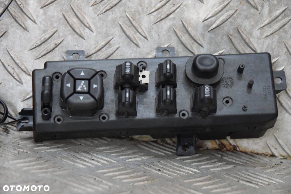 JEEP GRAND CHEROKEE WJ PRZEŁĄCZNIK PRZEŁĄCZNIKI SZYB PILOT UK KPL. - 6