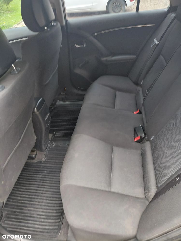 Toyota Avensis - 18