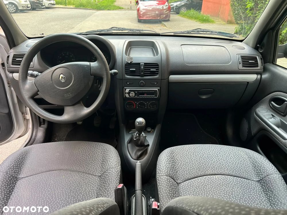 Renault Clio 1.2 16V Campus - 10