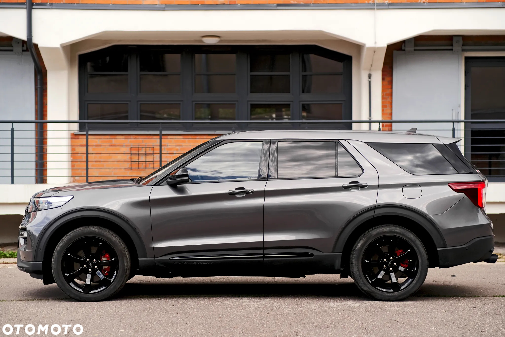 Ford Explorer - 2