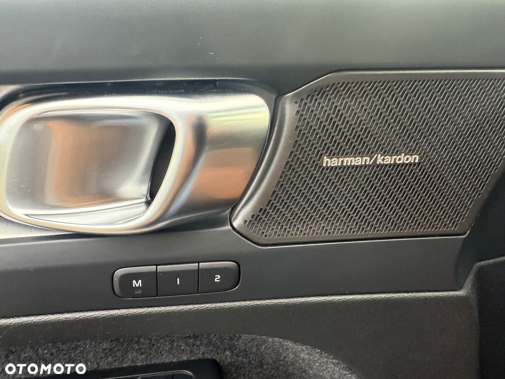 Volvo XC 40 - 25