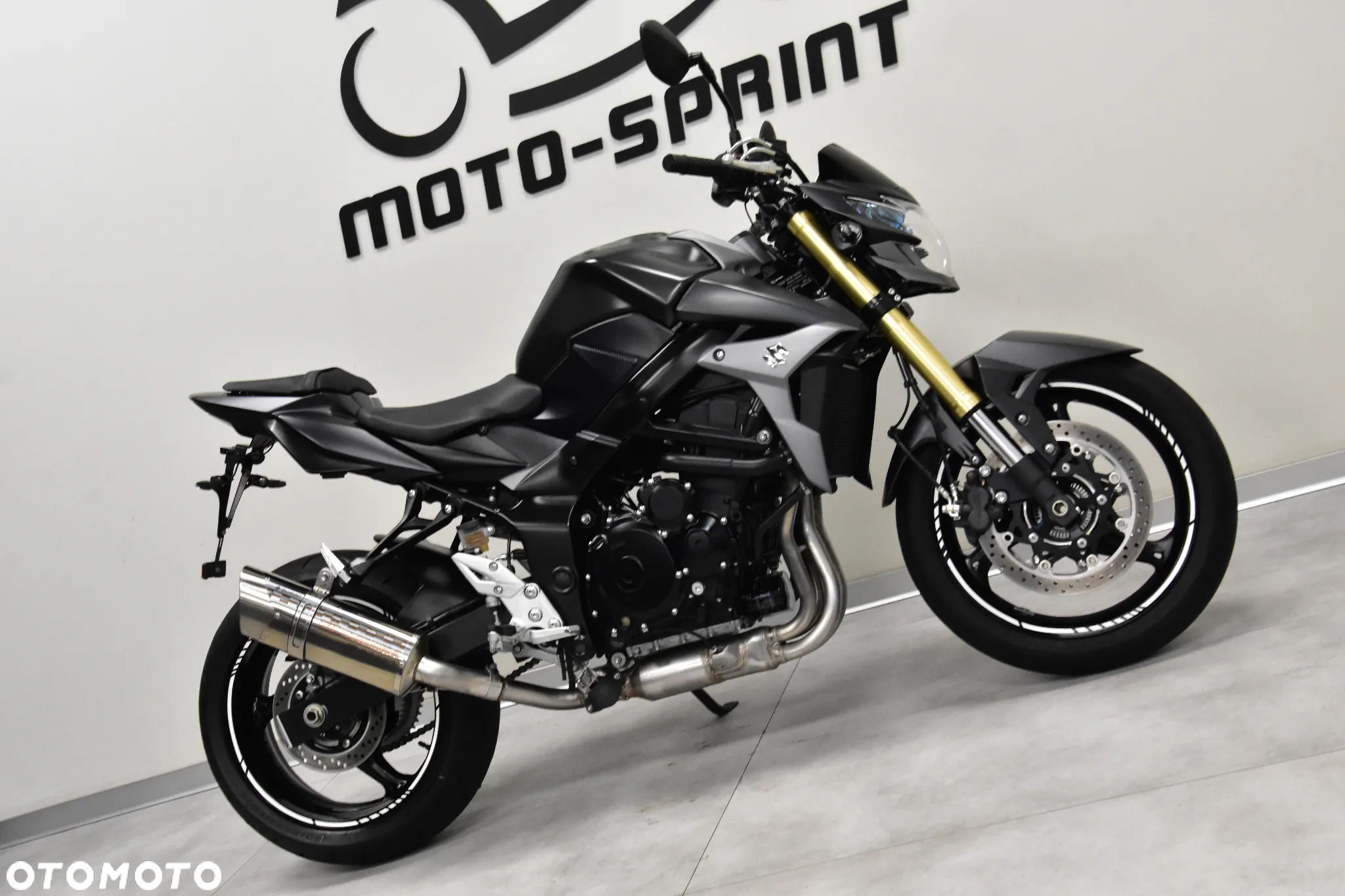 Suzuki GSR - 7