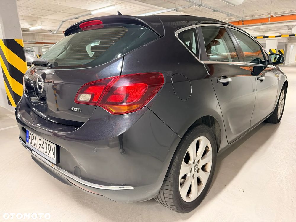 Opel Astra 2013 photo 2