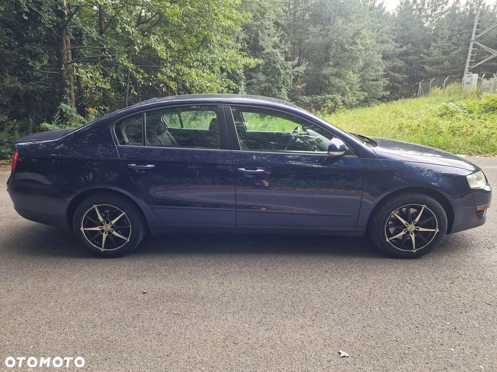 Volkswagen Passat - 4