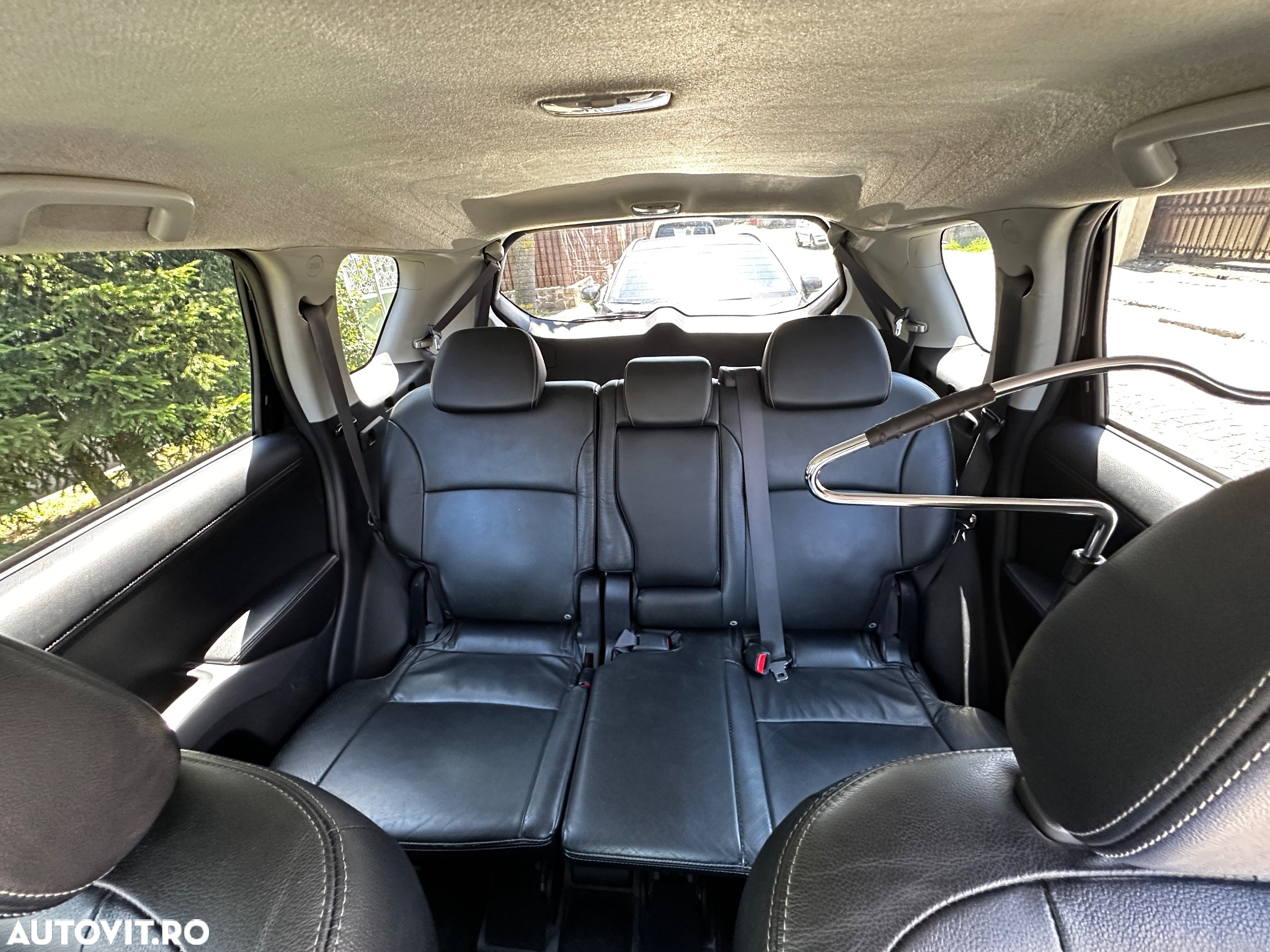 Mitsubishi Outlander - 11