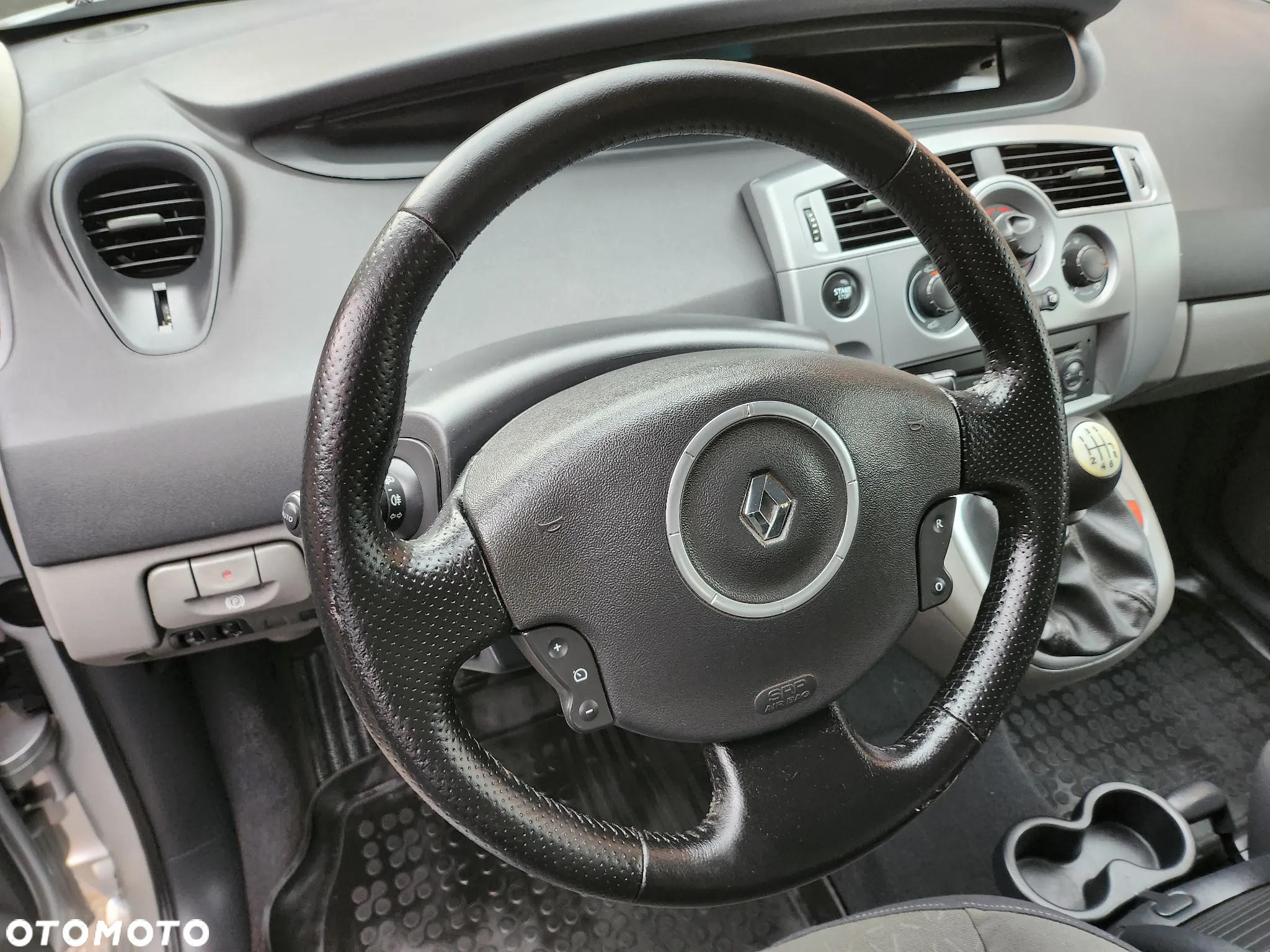 Renault Grand Scenic - 11