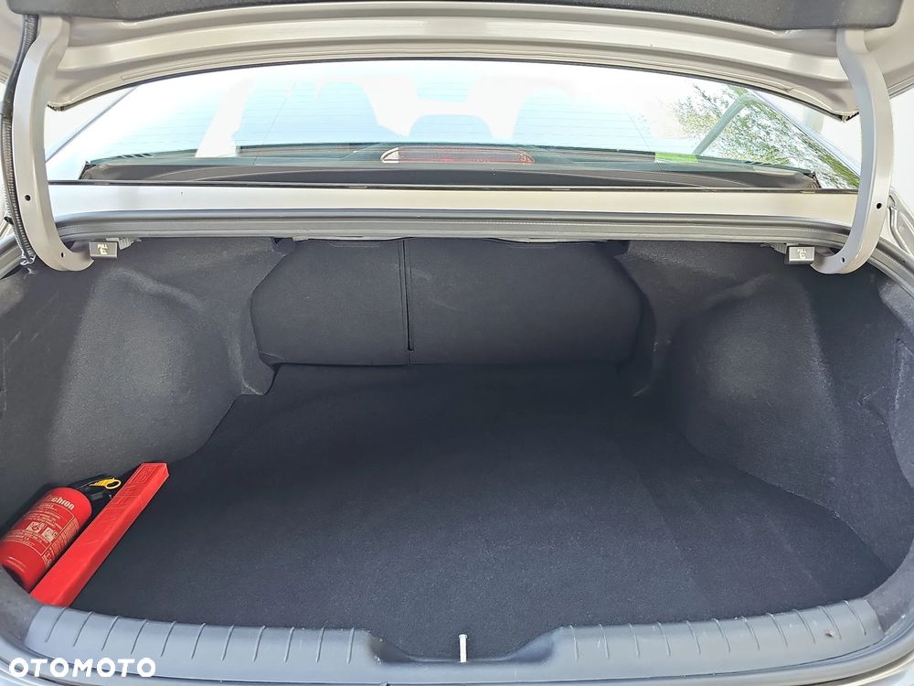 Hyundai Elantra 1.6 Modern - 31