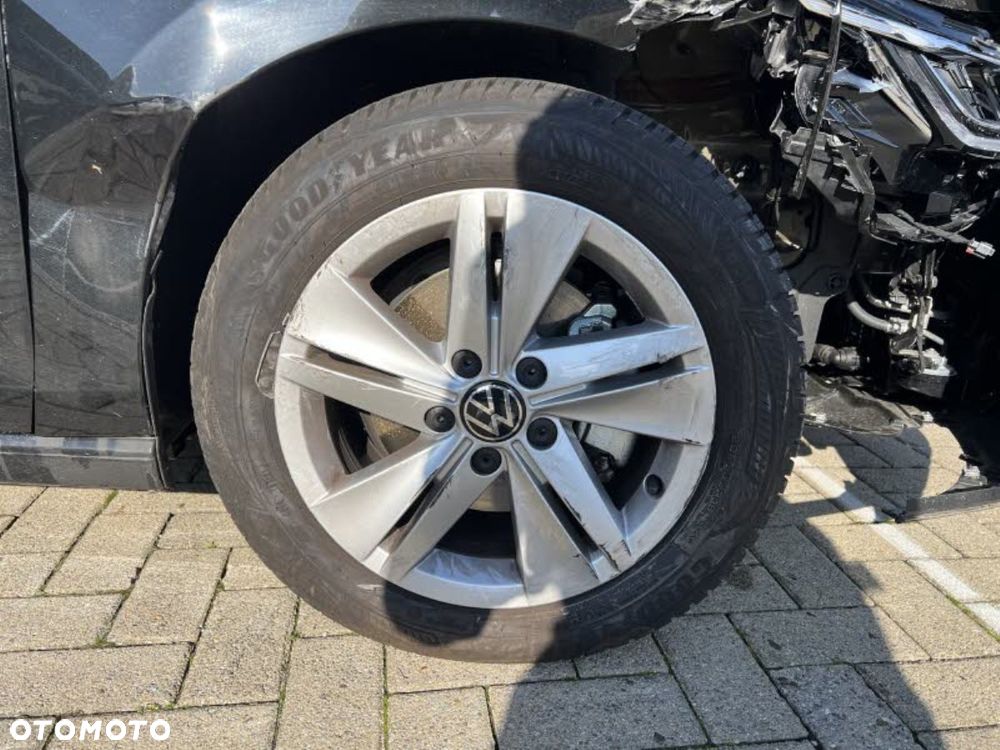 Volkswagen Golf - 6