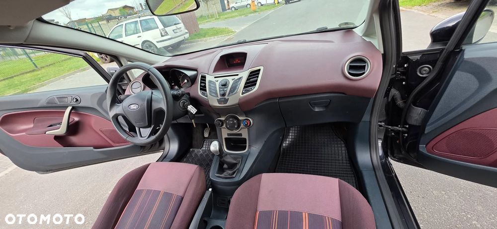 Ford Fiesta - 24