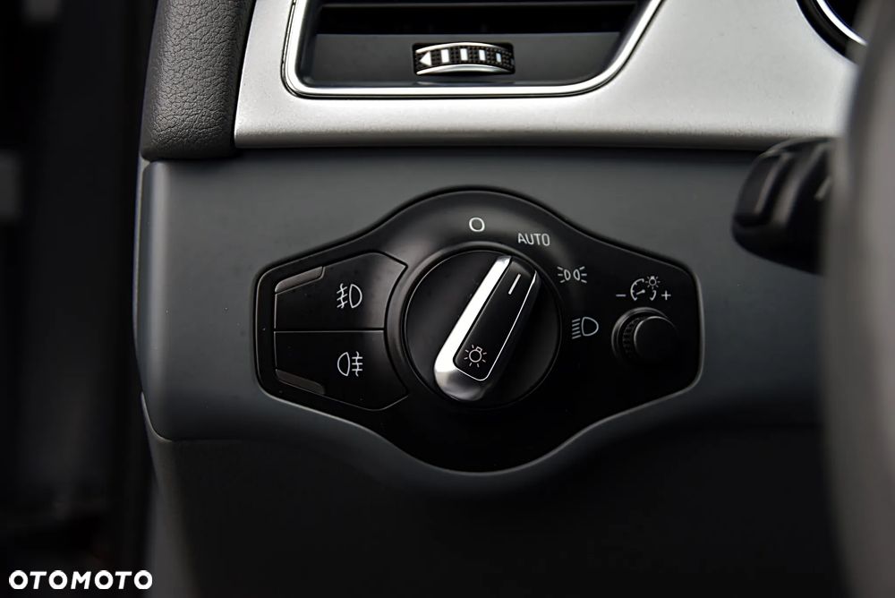 Audi A4 Avant 2.0 TDI Quattro S tronic - 32