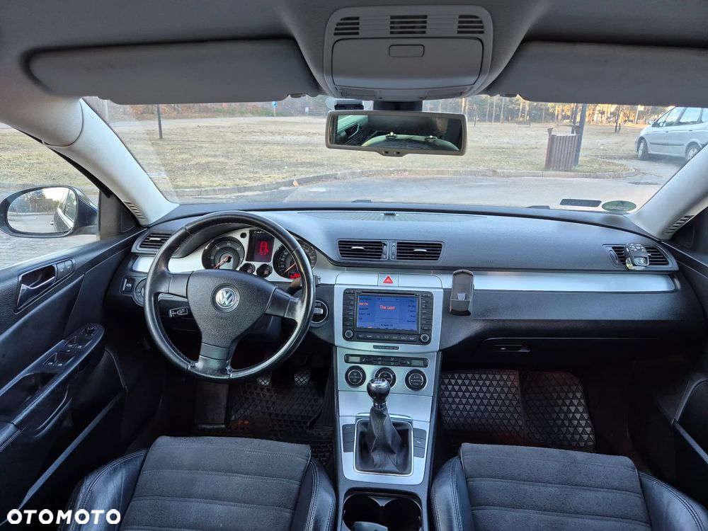 Volkswagen Passat 2.0 TDI DPF Highline - 14