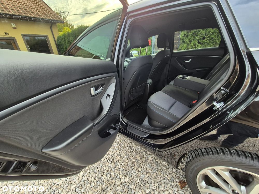 Hyundai i30 blue Kombi 1.6 GDi Passion - 19