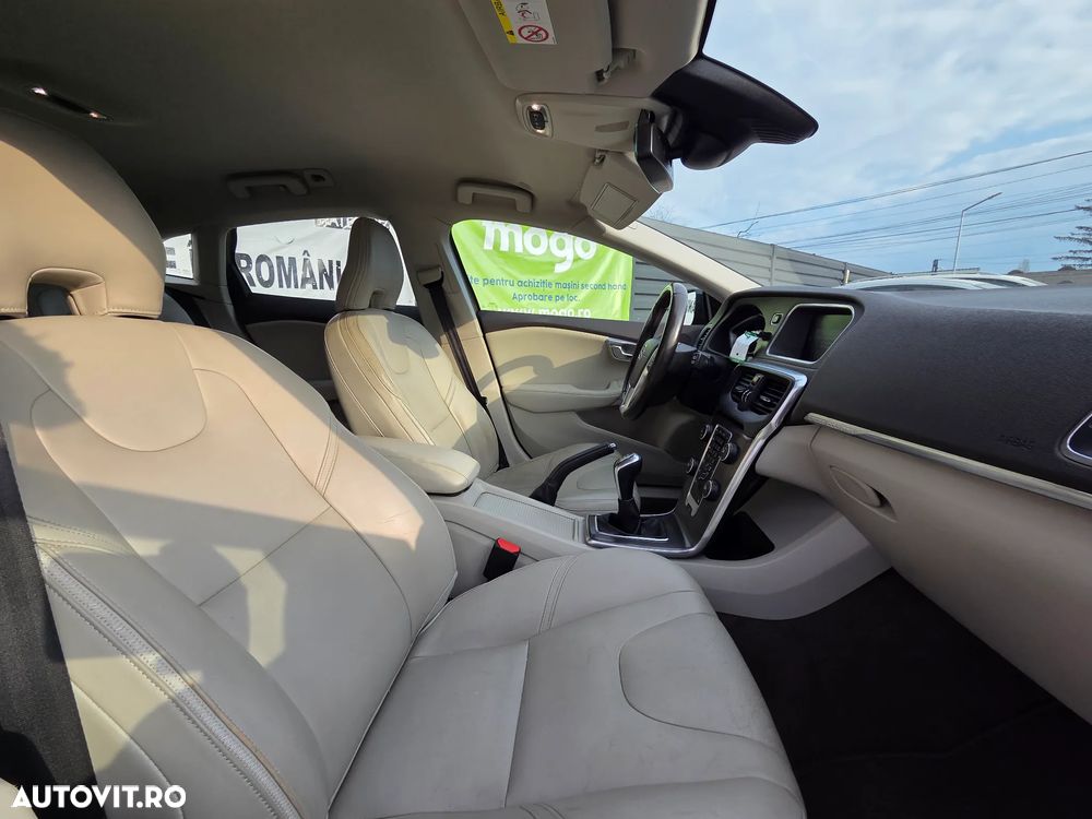 Volvo V40 D2 R Design - 5