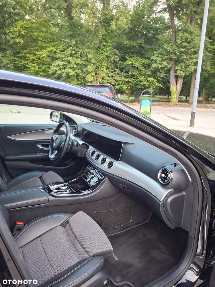 Mercedes-Benz Klasa E 200 9G-TRONIC - 23