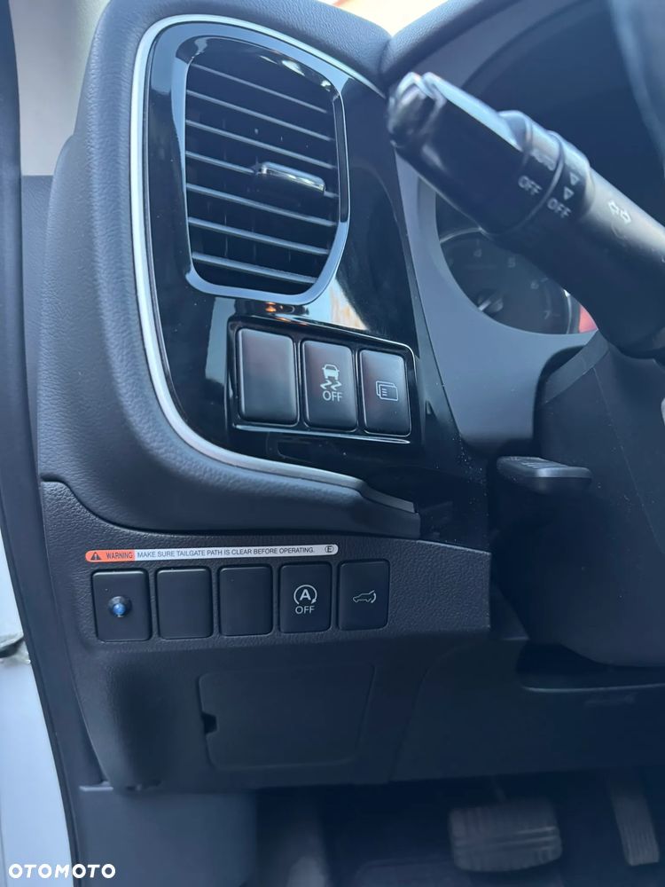 Mitsubishi Outlander 2.0 Instyle Navi 4WD CVT - 21