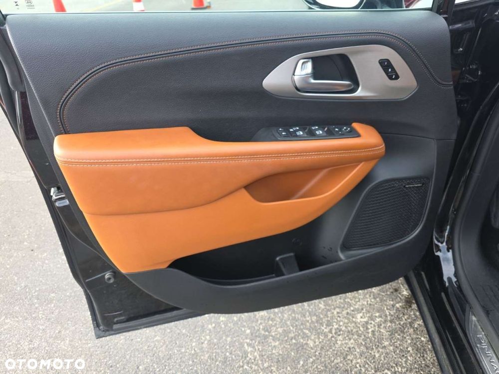 Chrysler Pacifica - 13