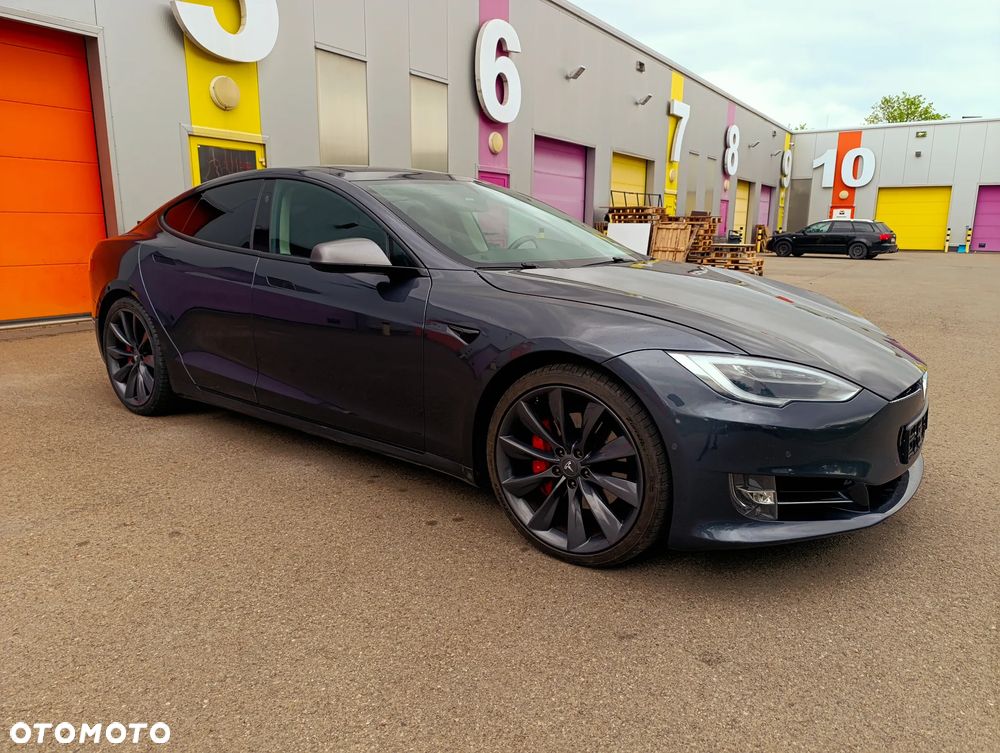 Tesla Model S - 17