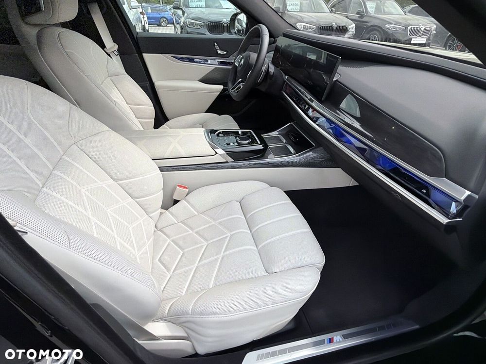 BMW Seria 7 - 26