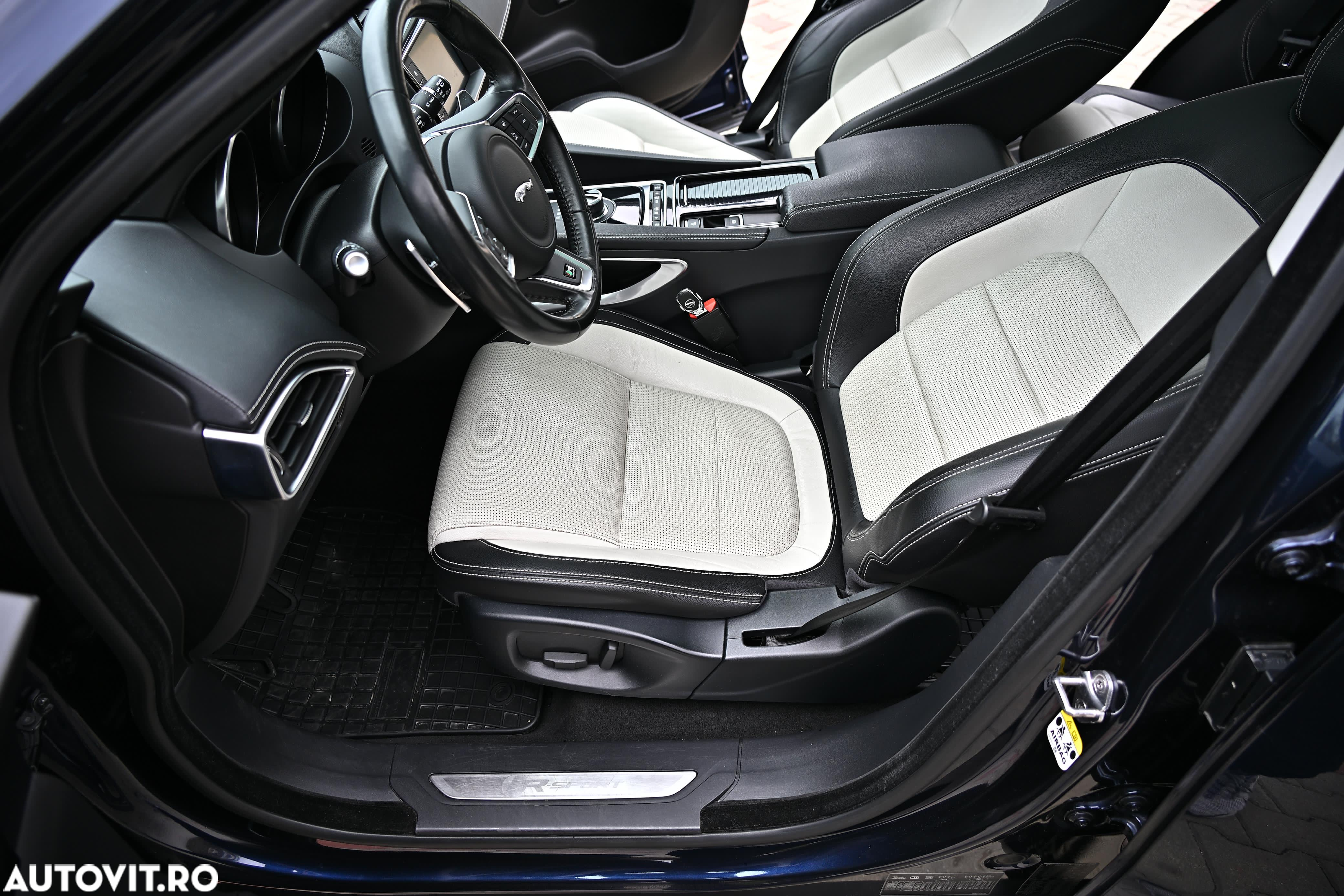 Jaguar F-Pace 20d RWD R-Sport - 14