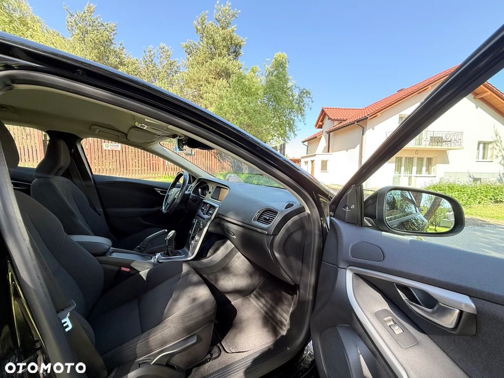 Volvo V40 D2 Momentum - 25