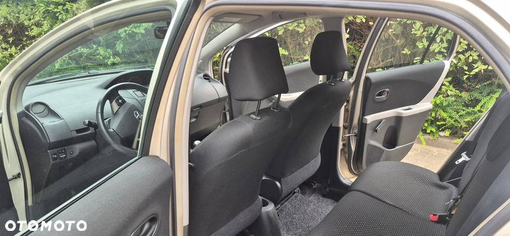 Toyota Yaris 1.33 Sol - 24