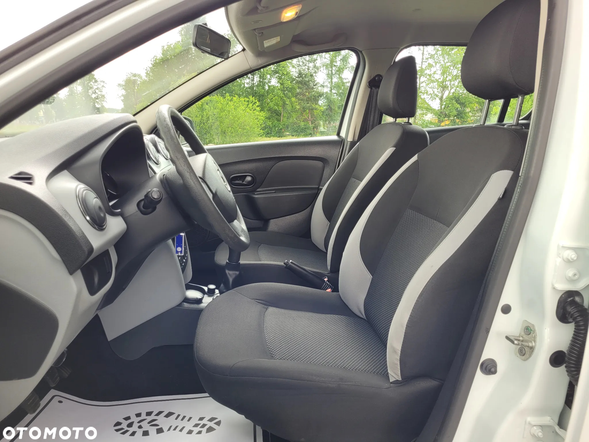 Dacia Sandero 1.2 16V 75 Laureate - 13