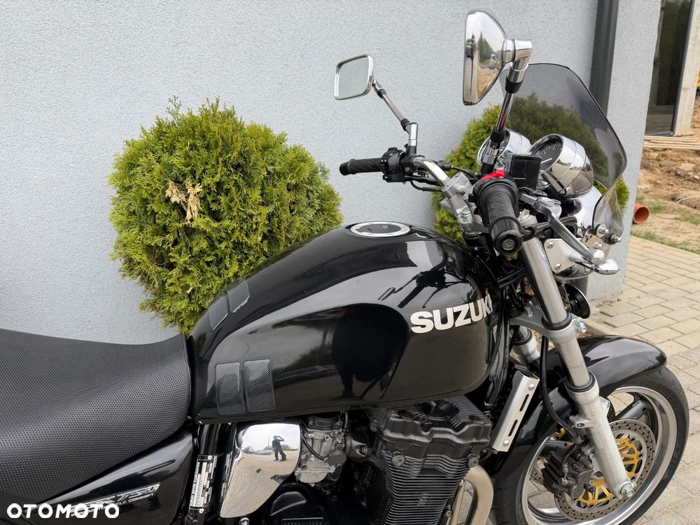 Suzuki GSX - 16