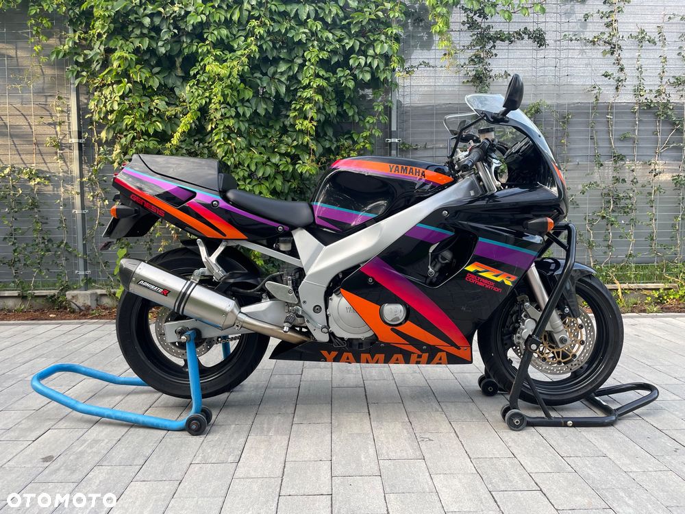 Yamaha FZR - 16
