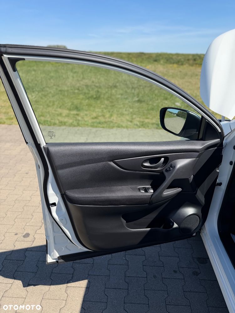 Nissan Qashqai 1.2 DIG-T N-Vision - 17