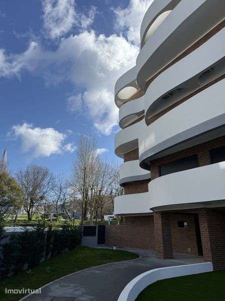 T2 + 1  em condominio fechado de luxo - Com piscina - Grande imagem: 2/2
