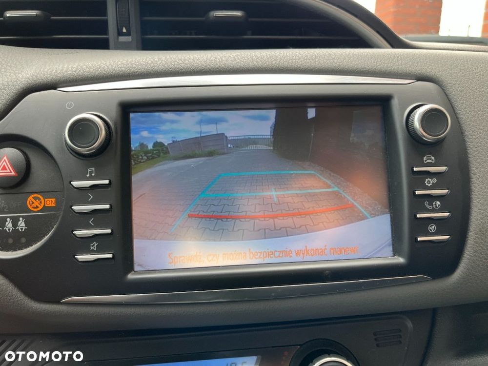 Toyota Yaris Hybrid 100 Business Edition - 16
