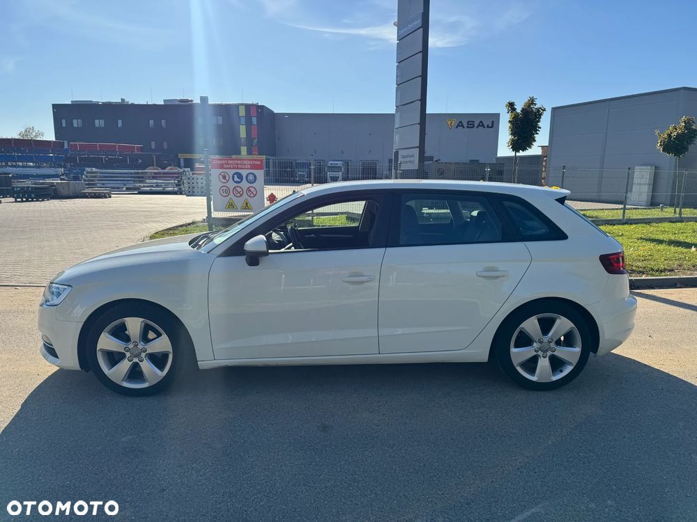 Audi A3 1.6 TDI DPF S tronic Ambiente - 8