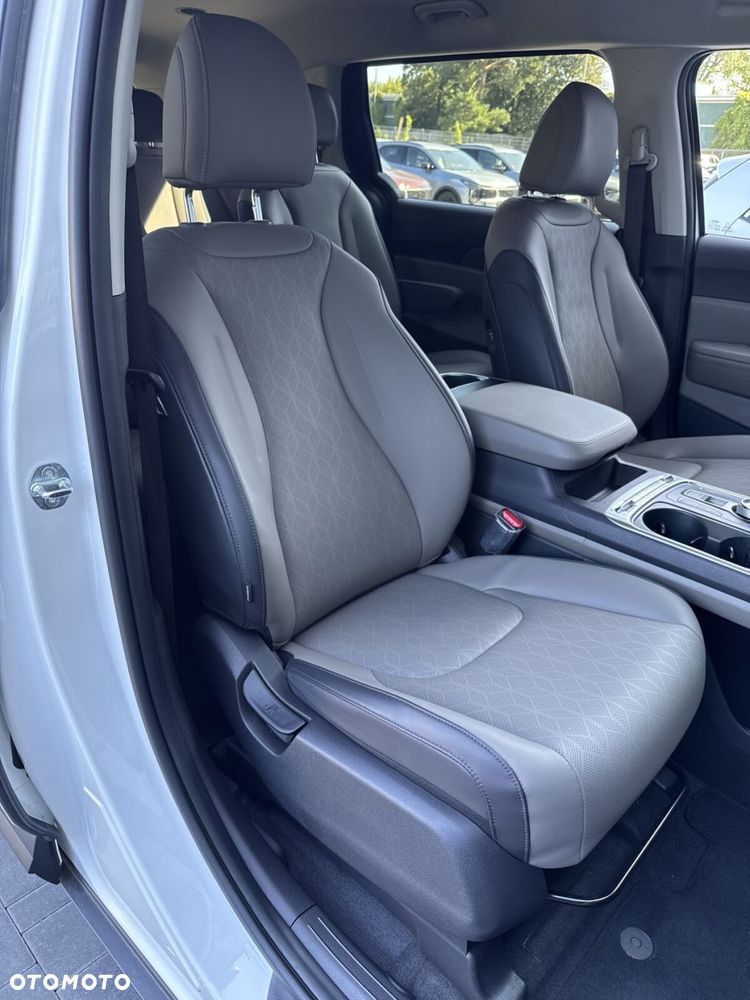Kia Carnival - 29