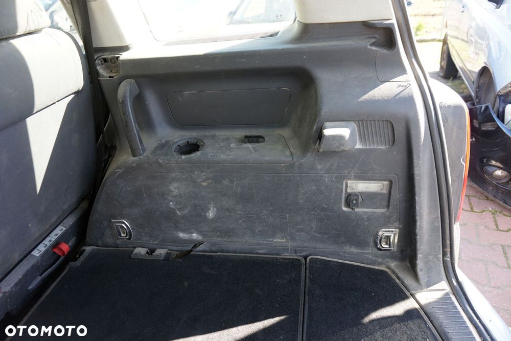 BOCZEK TAPICERKA BAGAŻNIKA PRAWA TOURAN I 1T 7-OS VOLKSWAGEN 2003-2006 - 1