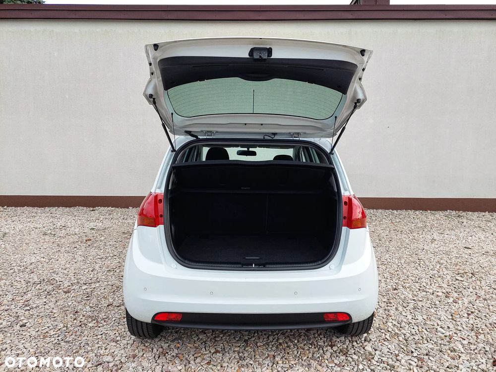 Kia Venga 1.6 CVVT Titanium Collection - 10