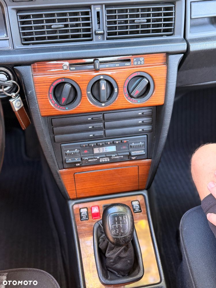 Mercedes-Benz W201 (190) - 17