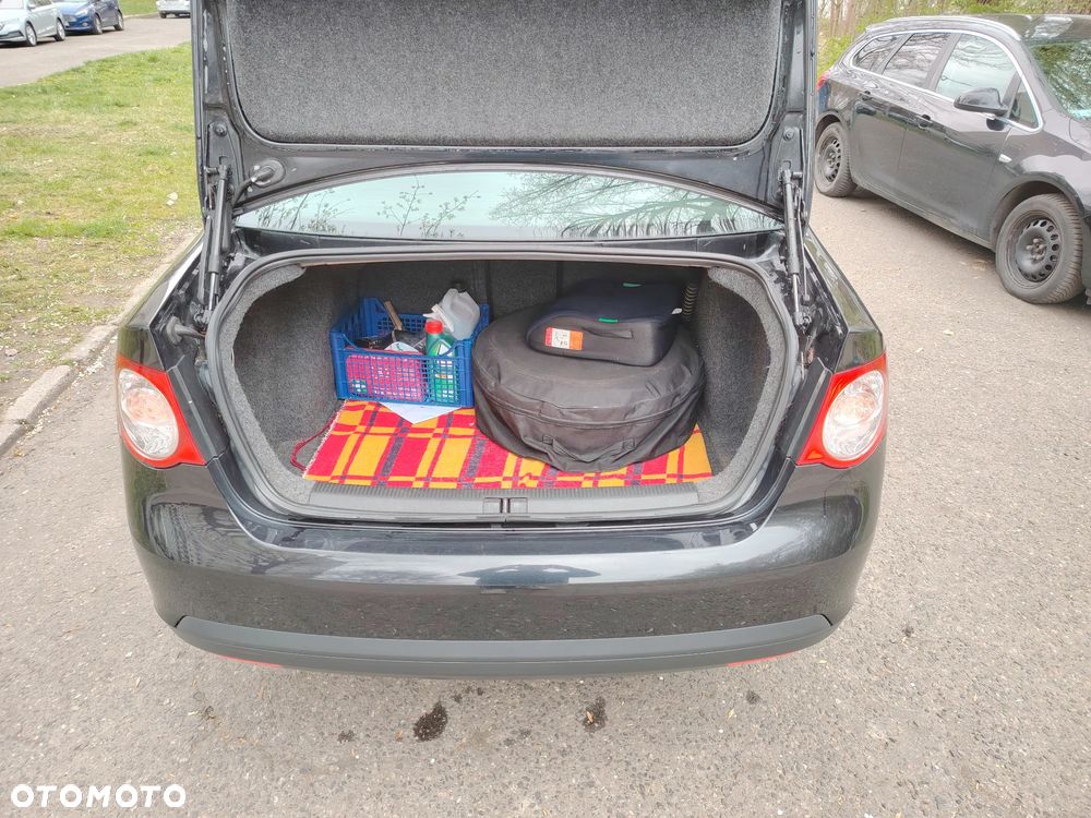 Volkswagen Jetta 1.6 Comfortline - 10