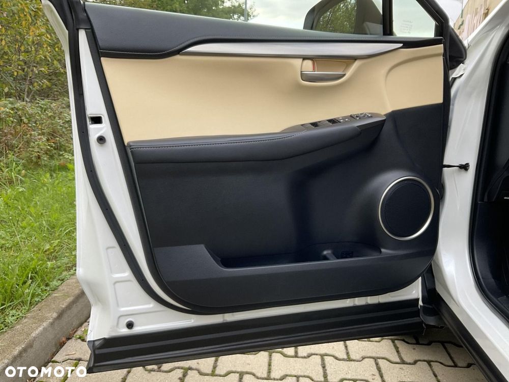 Lexus NX 300h Comfort AWD - 30
