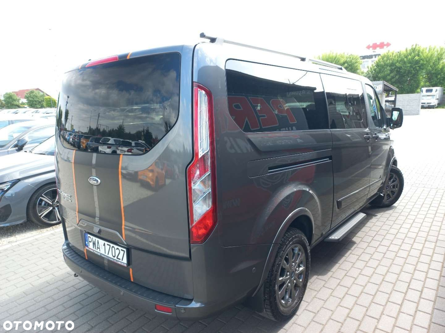 Ford Tourneo Custom - 8