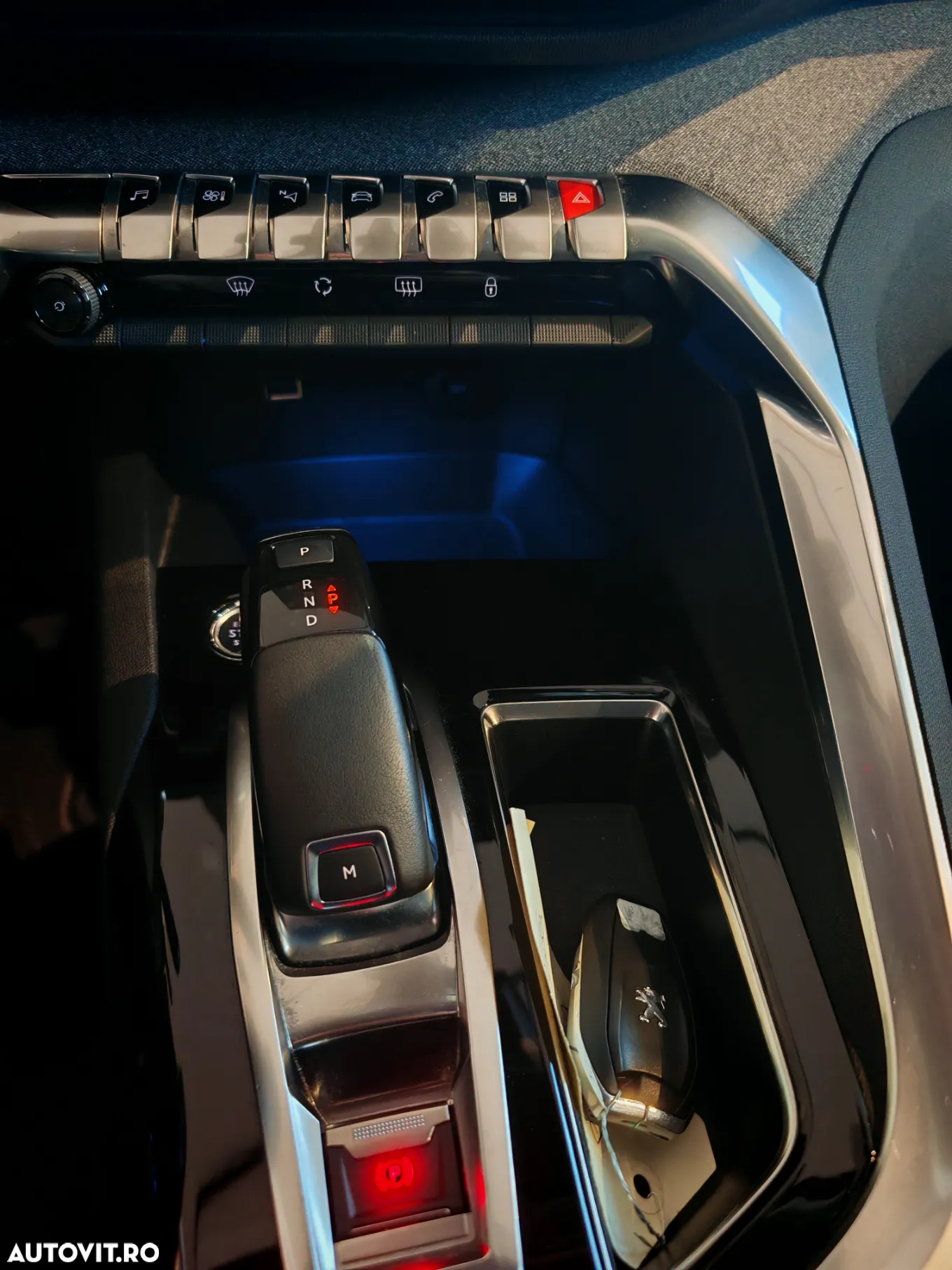 Peugeot 3008 1.2 PureTech S&S EAT8 Allure - 24