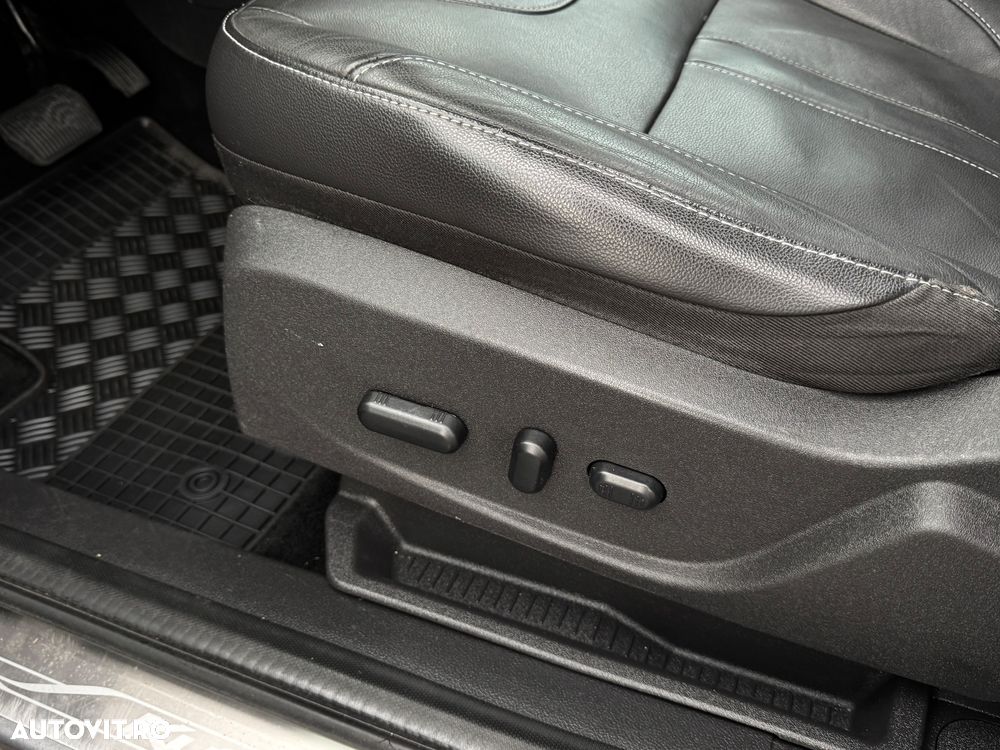 Ford Kuga - 28