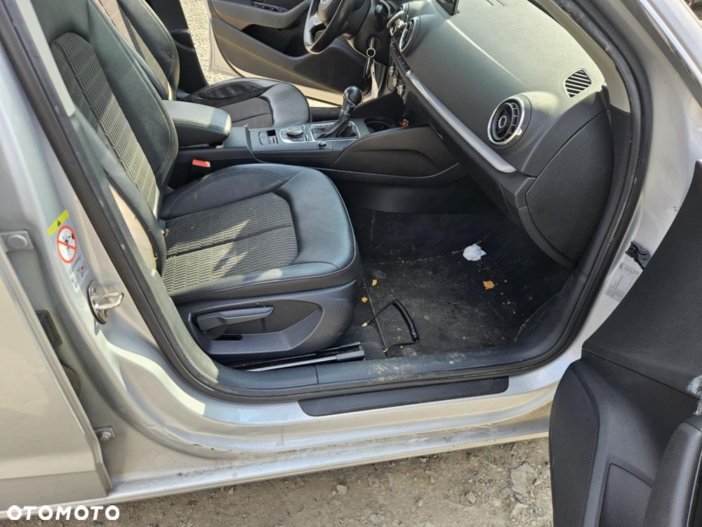 Audi A3 Sportback 2.0 TDI S tronic S line Sportpaket - 17