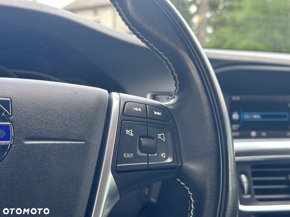 Volvo V60 D2 Summum - 13