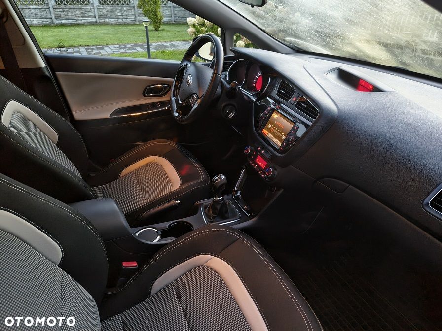 Kia Ceed 1.6 GDI L Business Line - 12
