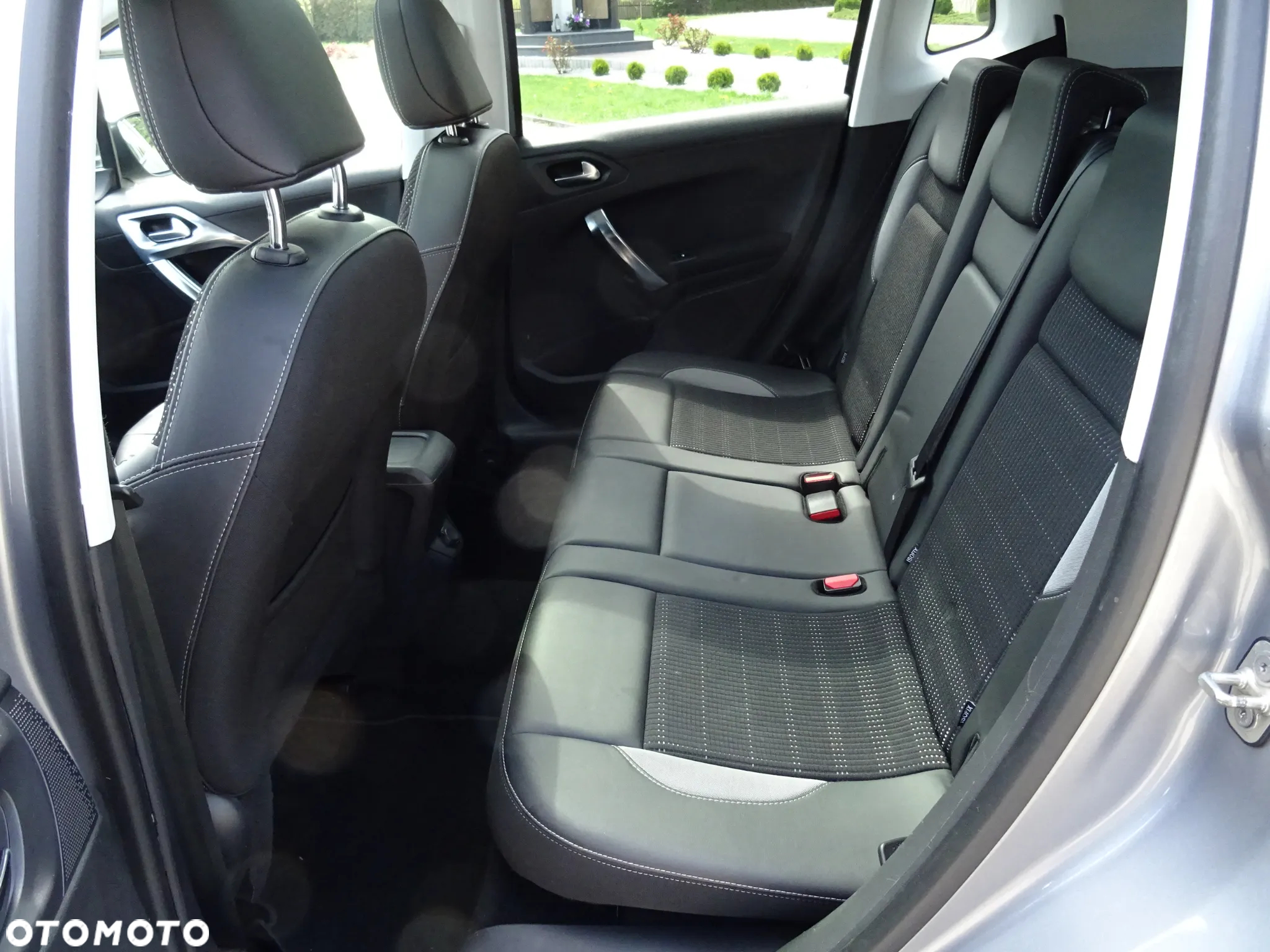 Peugeot 2008 1.2 Pure Tech GPF Allure S&S - 10
